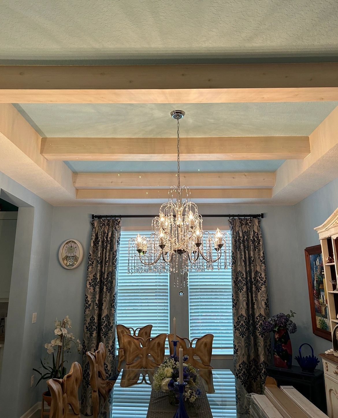 Tray ceiling with beams. A dining room tray ceiling with light beams.